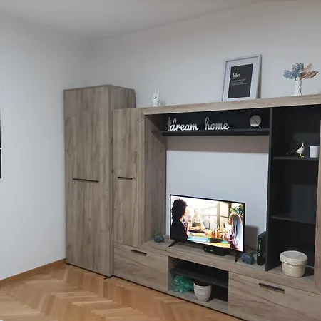 Apartment Mims *